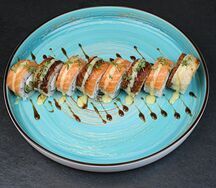 Ролл Филадельфия с лососем и угрем