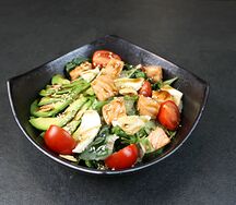 Салат с лососем терияки