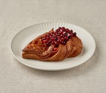 Канадская плюшка с брусникой