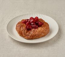 Большая плюшка с ягодами