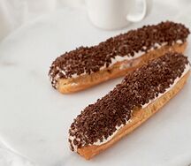 Эклер кофейный
