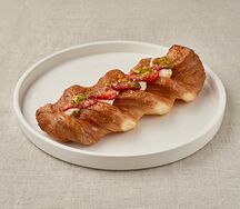 Плетёнка с клубникой и фисташкой