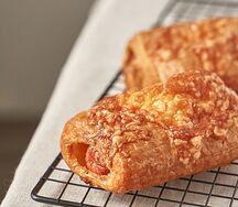 Сосиска в тесте с пармезаном