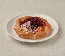 Фризетт с вишней и миндалем