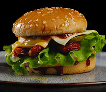 Большой среднеземноморский бургер