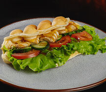 Вафля с куриным филе и сыром чеддер