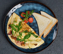 Омлет с беконом и грибами