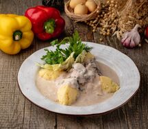 Бефстроганов из говядины с картофельным пюре