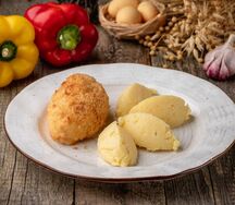 Котлета по-киевски с картофельным пюре