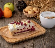 Торт бруснично-кремовый