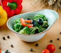 Салат из брокколи с овощами