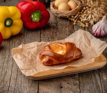 Булочка с творогом и абрикосом