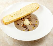 Грибной крем-суп с вешенками и пармезаном