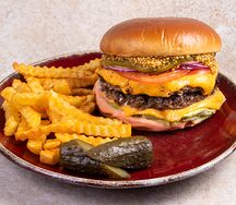 Бургер с котлетой из мраморной говядины