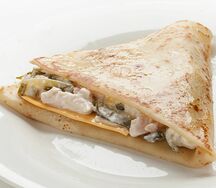 Блин с копченой грудкой и тостовым сыром