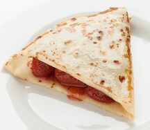 Блин с клубникой