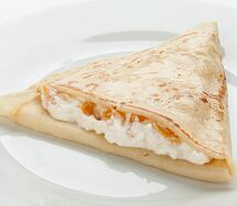 Блин с творогом, зефиром и персиками