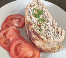 Рулет куриный с яйцом и зеленью