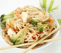 Удон Xl с овощами, креветками и устричным соусом