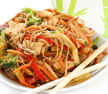 Соба Xl с овощами, курицей и слабоострым соусом