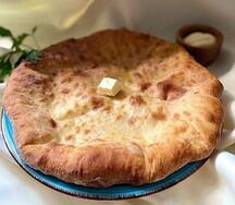 Осетинский пирог с сыром и зеленью (Цахараджын)