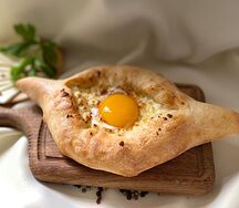 Хачапури по-аджарски (Ачарули)