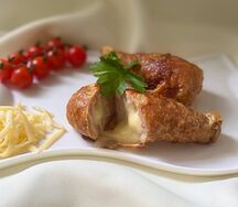 Голень куриная фаршированная с сыром