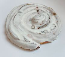 Улитка с изюмом и помадкой