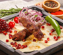 Люля-кебаб из говядины (подается с маринованным луком)