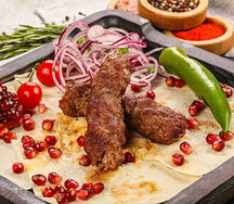 Люля-кебаб из баранины (подается с маринованным луком)