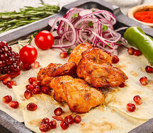 Шашлык из цыпленка (подается с маринованным луком)