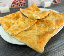 Хачапури из слоеного теста с сыром