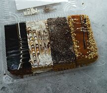 Медовые пирожные ассорти