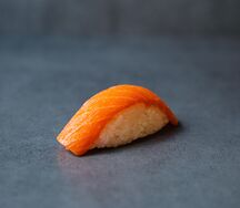 Суши Копчёный лосось