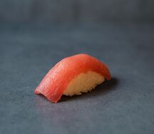 Суши с тунцом