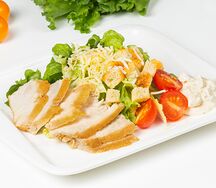 Салат Цезарь с курицей