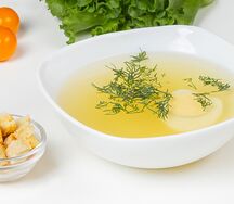 Бульон куриный с яйцом