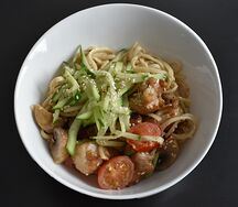 Wok с курицей и беконом