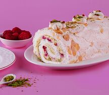 Десерт Ролл-суфле с фисташкой