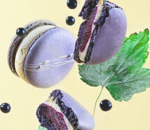 Десерт Macarons смородина Big