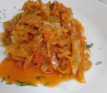 Капуста, тушенная с томатом