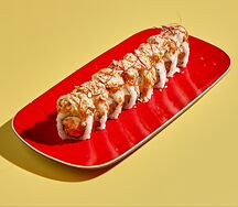 Ролл с угрем, ананасом и трюфельным соусом