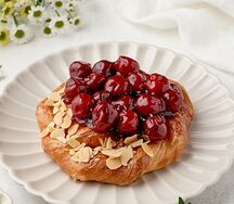 Фризет с вишней и миндалем