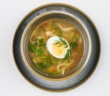Куриный бульон с домашней лапшой