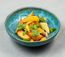Жаренный картофель с луком и чесноком
