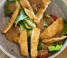 Салат с куриным шницелем