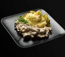 Бефстроганов с картофельным пюре