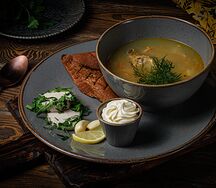 Щи из квашеной капусты со свиными рёбрами