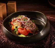 Теплый салат с томлёной индейкой и овощами гриль
