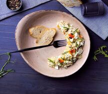 Теплый салат с копченой зубаткой